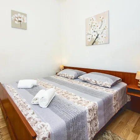 Hébergement de vacances Two-bedroom Holiday In Sumartin
