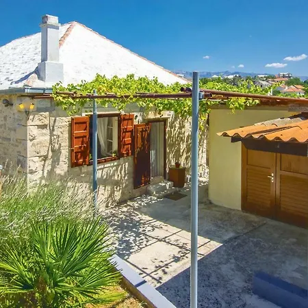 Two-bedroom Holiday In * Sumartin