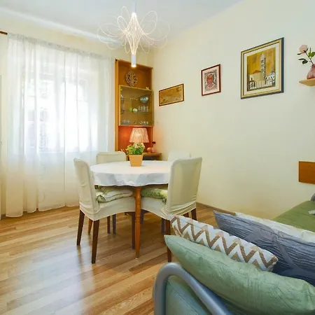 Hébergement de vacances Two-bedroom Holiday In Sumartin